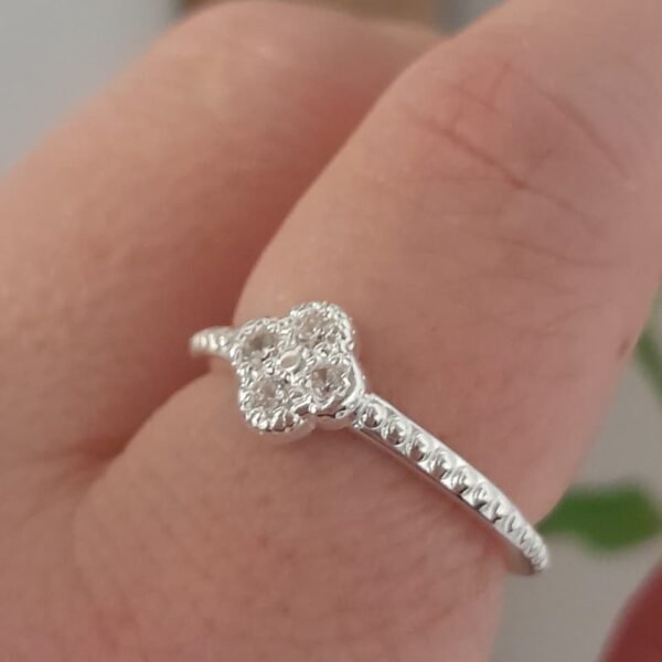 Anillo italiano trebol con cubic
