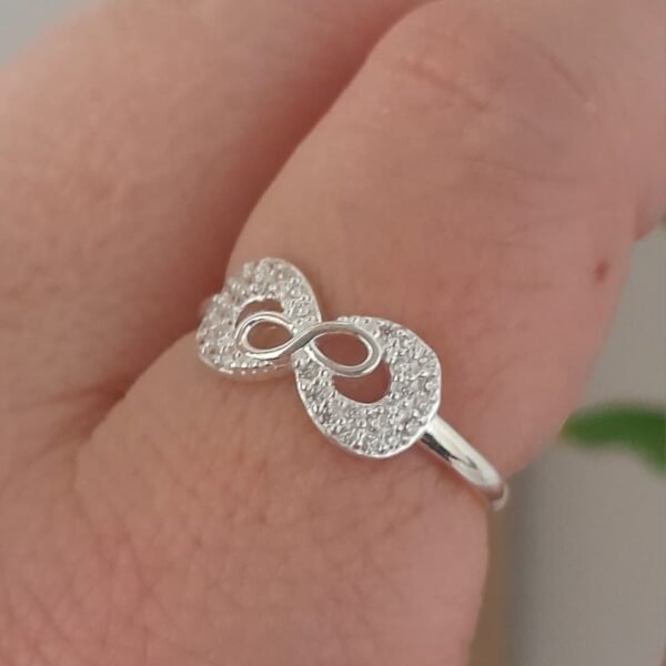 Anillo italiano infinito con cubic