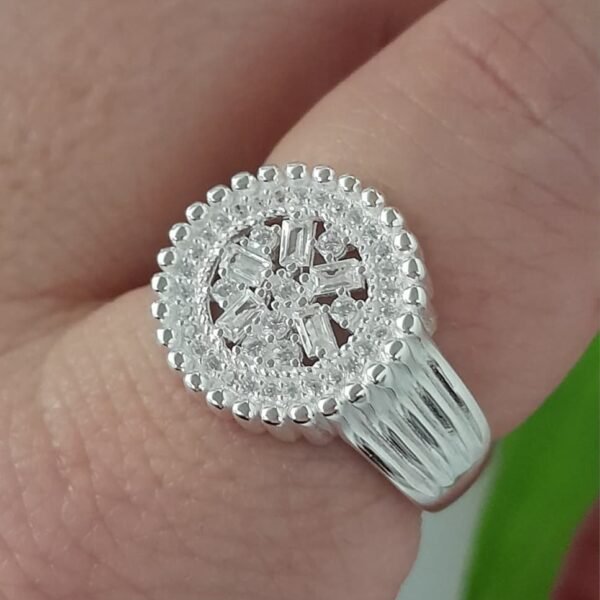 Anillo italiano circular con cubic