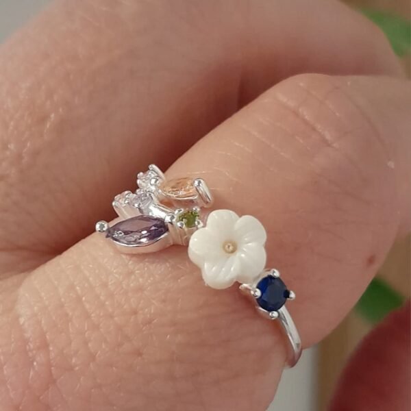Anillo italiano flor de nacar y cubic colores