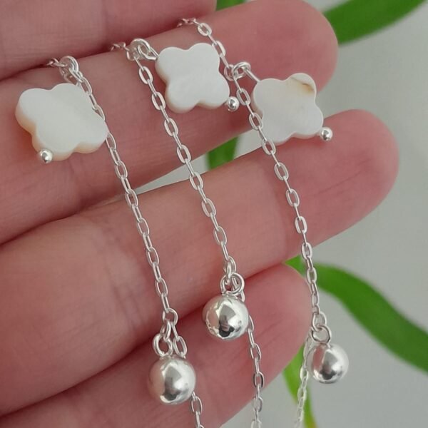 Pulsera laminada trebol de nacar colgante