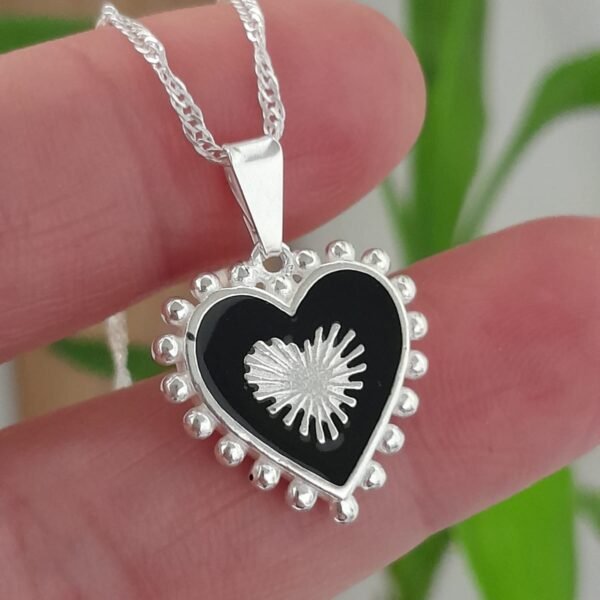 Dije laminado corazon esmaltado negro
