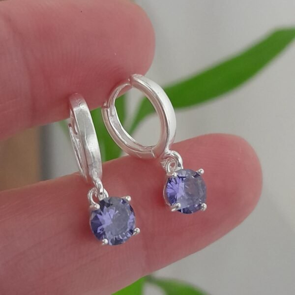 Argolla laminada cubic violeta circular colgante