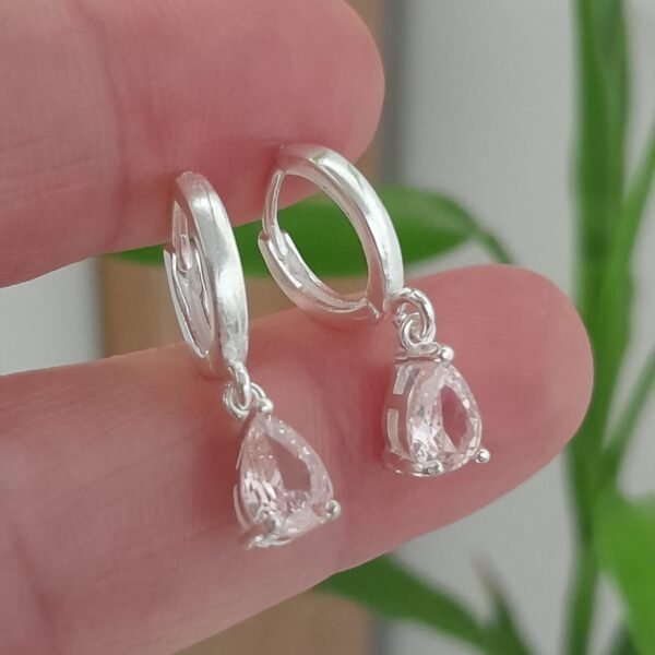 Argolla laminada gota cubic rosa colgante