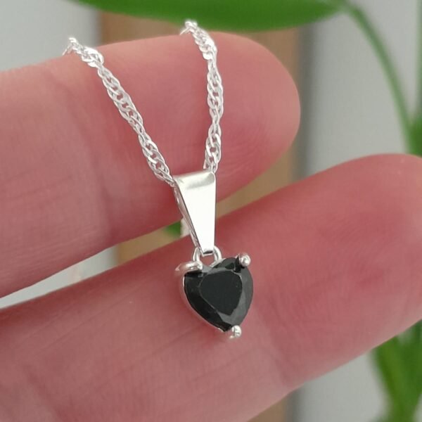 Dije laminado corazon cubic negro