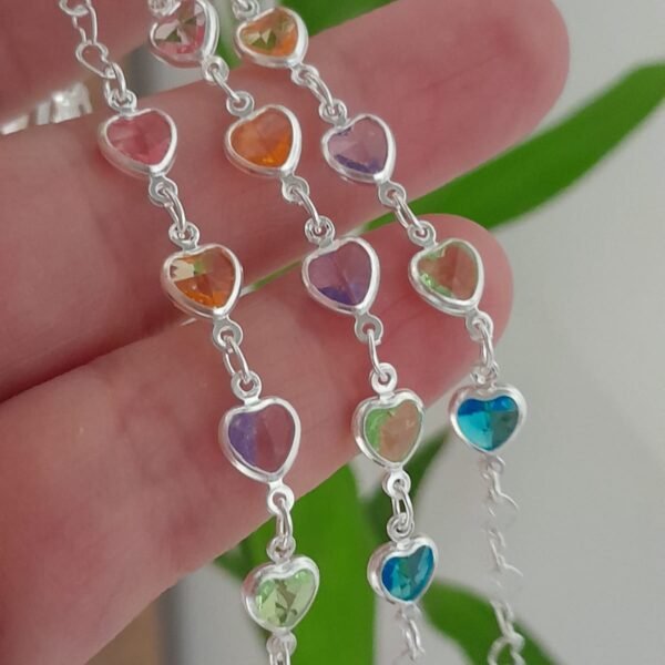 Pulsera laminada corazones de cubic colores