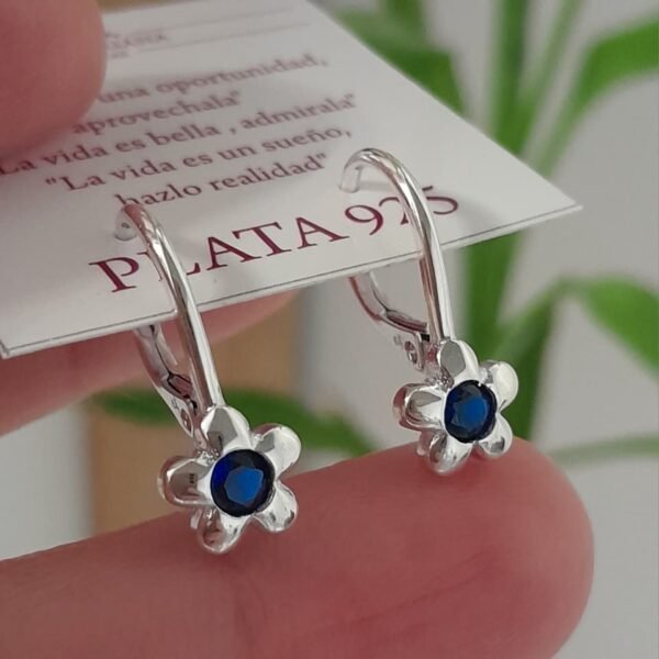 Argolla italiana brizura flor con cubic azul