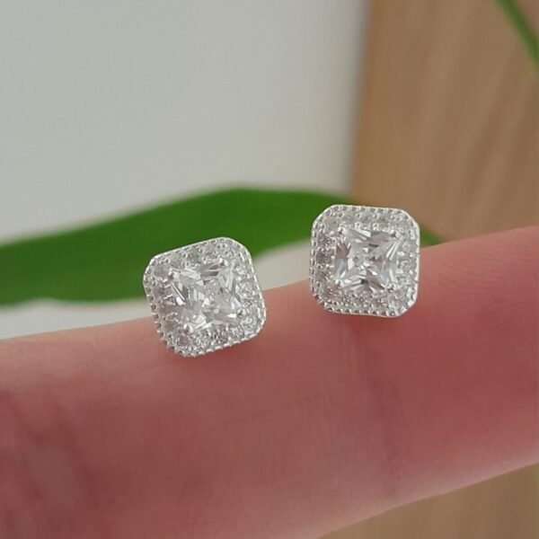 Pasante italiano cuadrado con cubic blanco