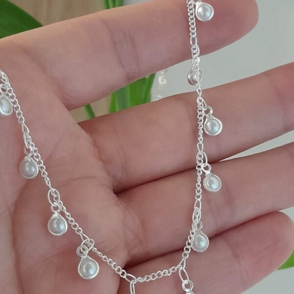Chocker con perlas colgantes
